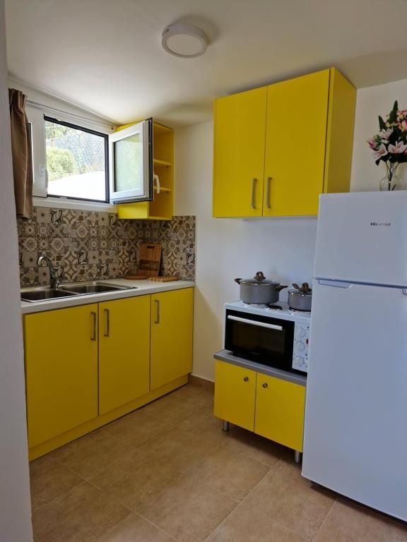 Solymar Prive Apartment Архангелос Екстериор снимка